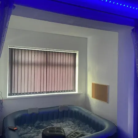 Sapphire Stunning 2-bed House In Bradford Bradford (West Yorkshire)