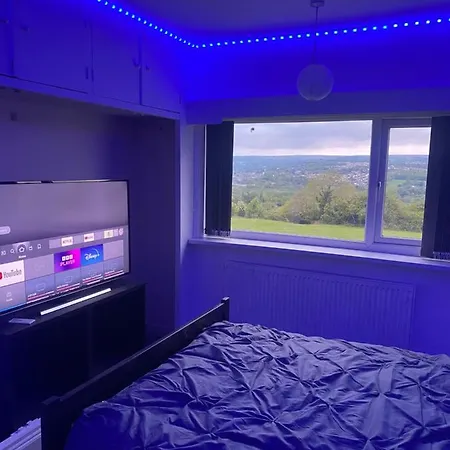 Sapphire Stunning 2-bed House In Bradford Holiday home