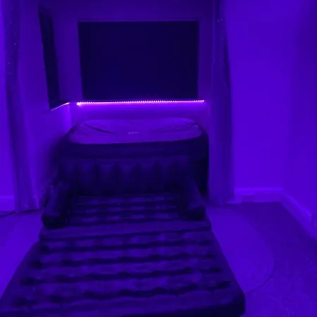 Holiday home Sapphire Stunning 2-bed House In Bradford *