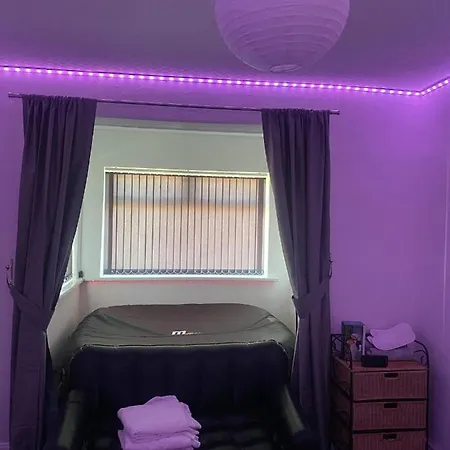 Sapphire Stunning 2-bed House In Bradford Holiday home *