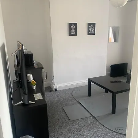 Sapphire Stunning 2-bed House In Bradford Holiday home